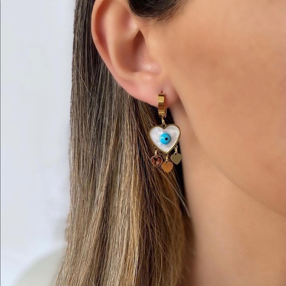 Evil eye accessories brand new . Buy 2 for 50$ and I ll do free shipping. - Picture 1 of 5